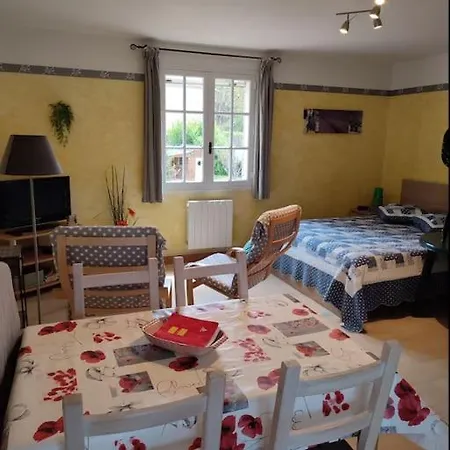 Hébergement de vacances Studio 35 Metres Carre Avec Terrasse Ombragee *